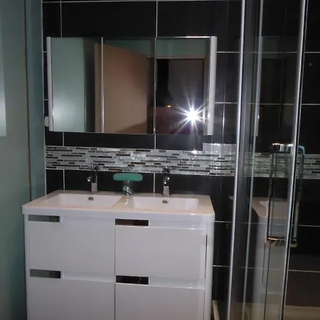 Apartment Ux Balcons Sur La Digue Chic T3 2-4p Baby, Regime Garage Honfleur